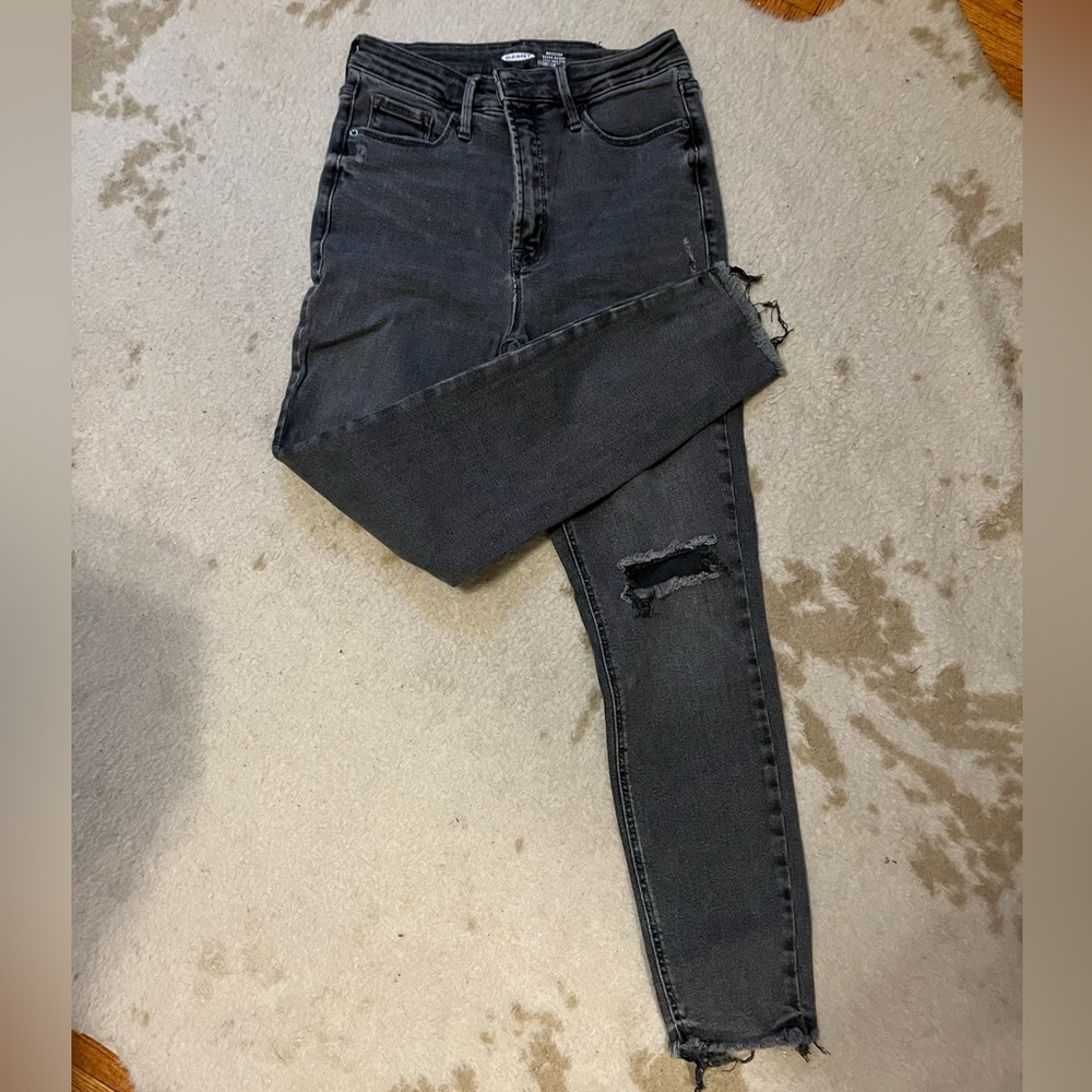 Old Navy Rockstar Super Skinny Extra High Rise Distressed Cropped Jeans
